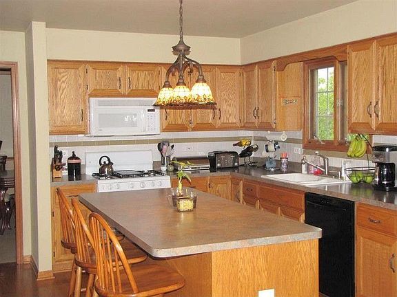 4th image of 39W810 N Robert Frost Cir