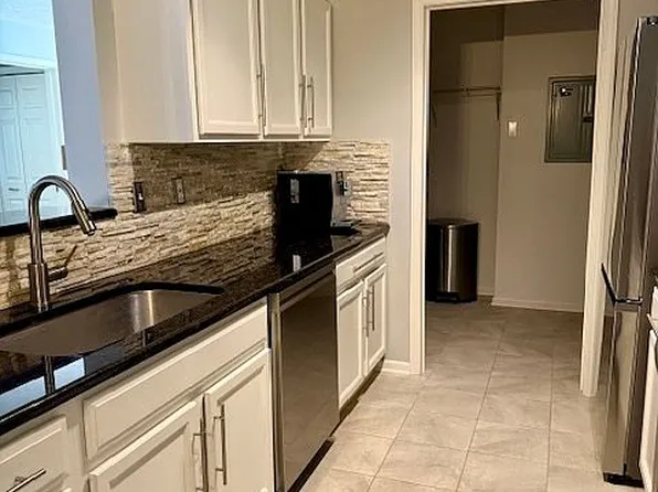 3324 Lenox Village Dr Unit 220, Fairlawn, OH 44333