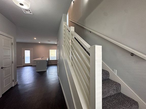 4th image of 17605 Hampton Park Dr #B