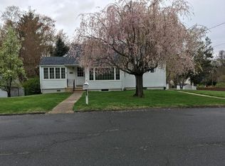 101 Braeburn Rd, East Longmeadow, MA 01028