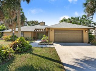 13746 Carlton St, Wellington, FL 33414