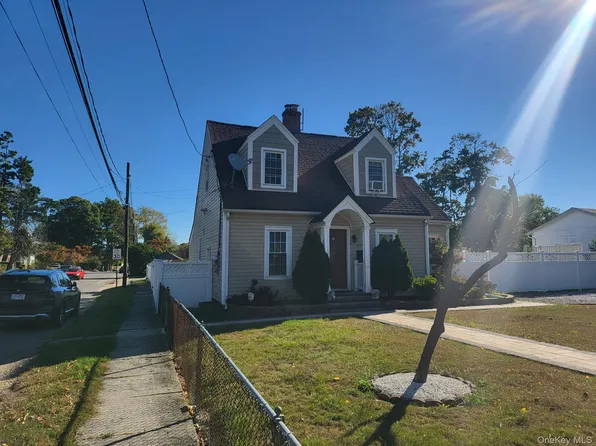 61 Wheeler Road, Central Islip, NY 11722