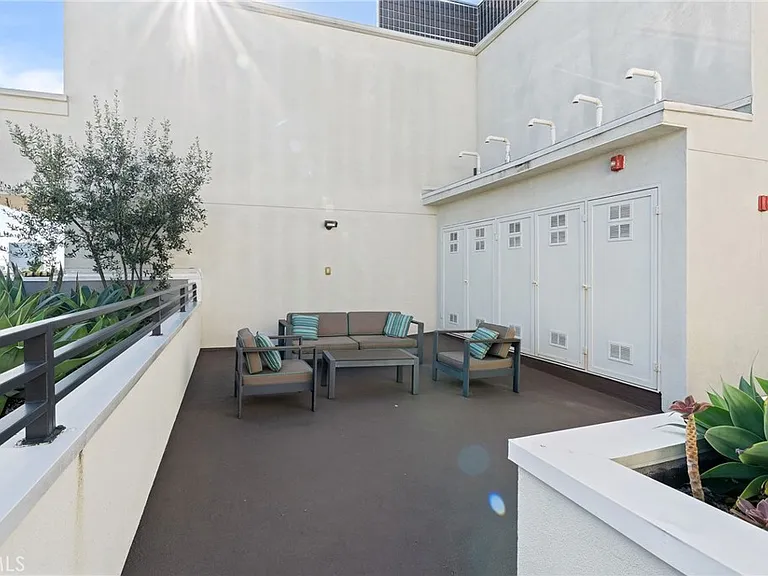 118 N Kings Rd #201 — Photo 27