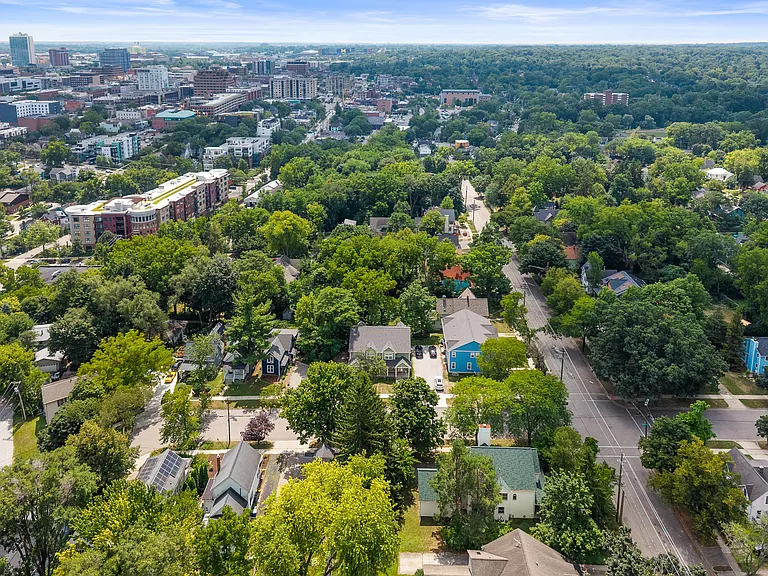 435 Hiscock St — Photo 42