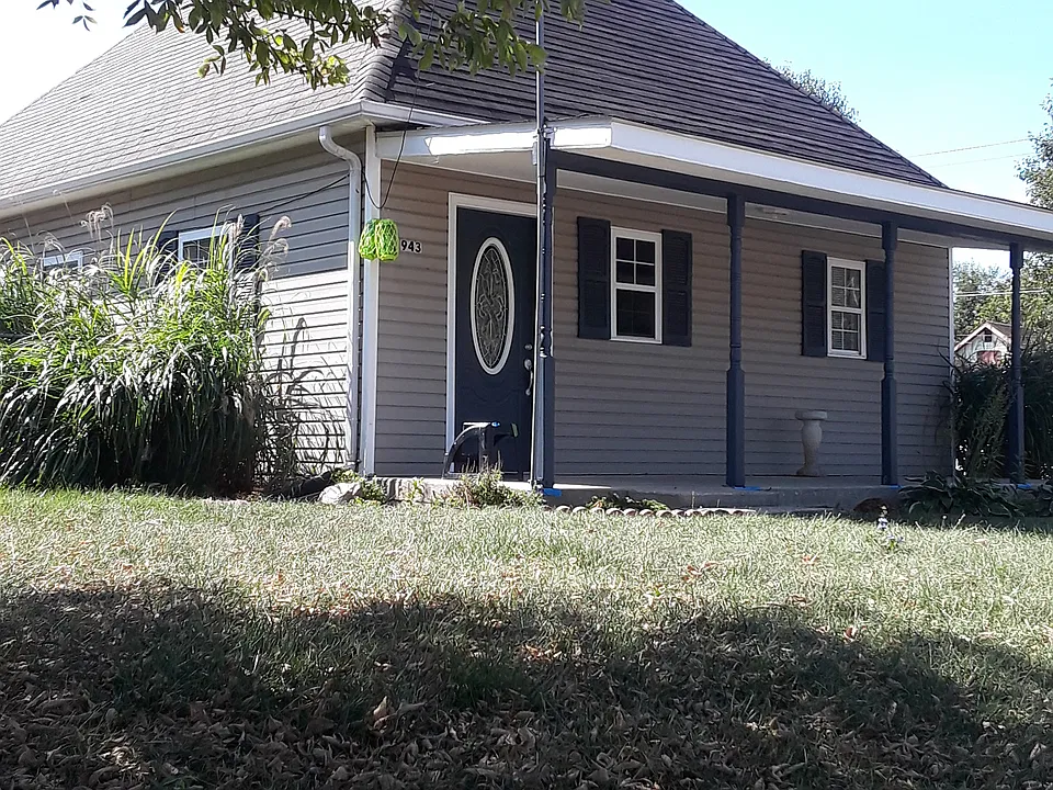 943 Hazlett St