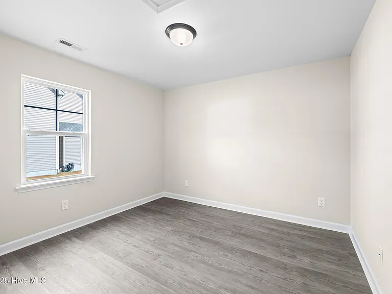 406 Paxton Ct — Photo 24