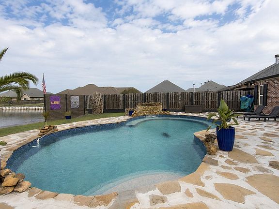 4th image of 292 Port Royal Way