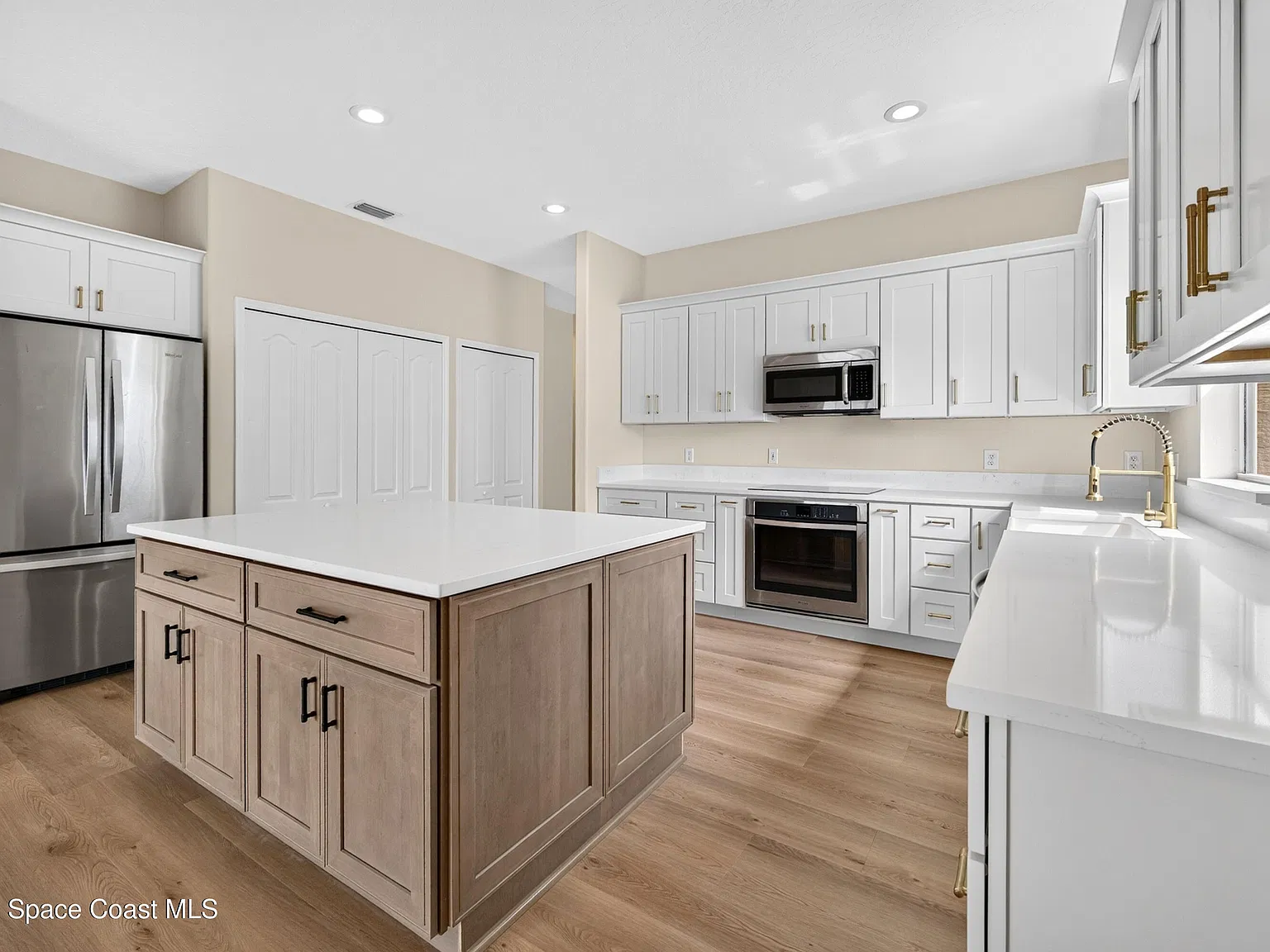 4 bed, 2.0 bath, 2032 sqft, $2,800 — Photo 3