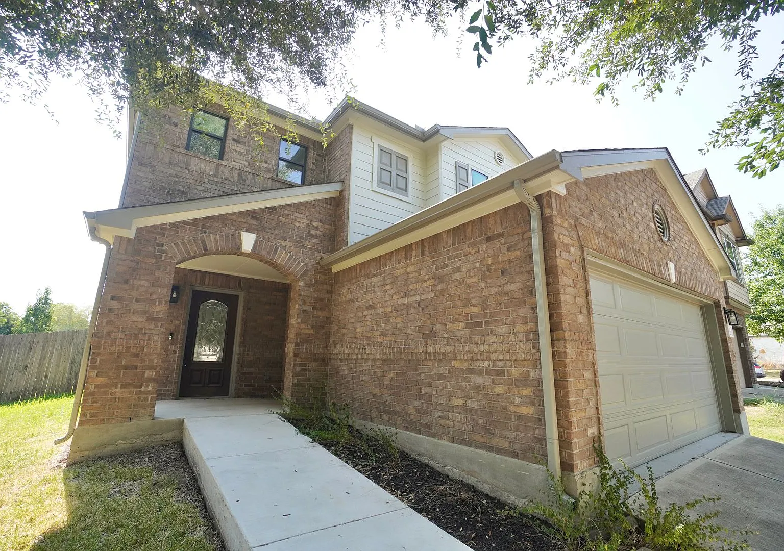 Stunning 3 Bed, 3 Bath Single-Family Residence in Southeast Austin! — Photo 3