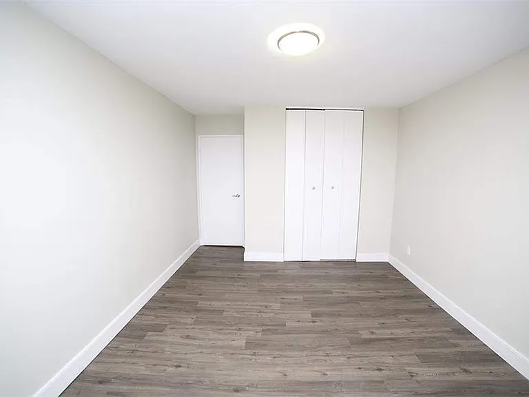 945 Huron St — Photo 12