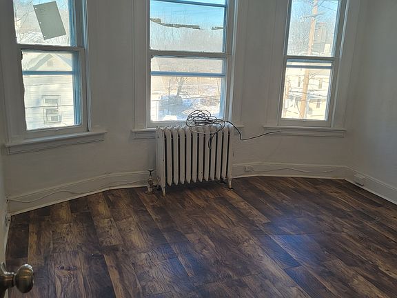3rd image of 159 Oak St APT 3S