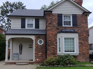 303 McMillan Rd, Grosse Pointe Farms, MI 48236