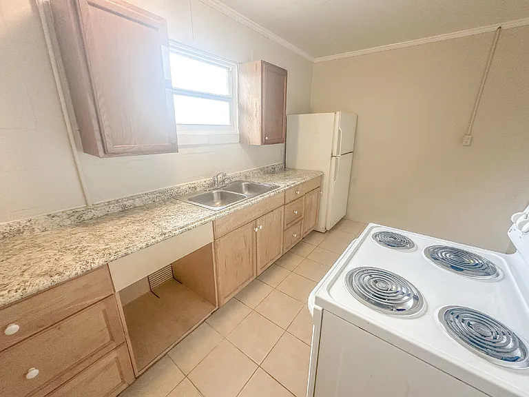 324 Pearl St #2 — Photo 11
