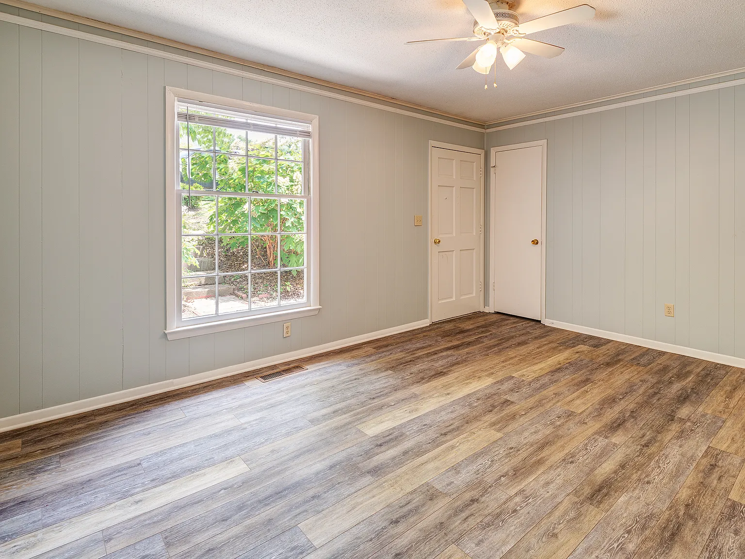3 bed, 2016 sqft, $2,095 — Photo 3