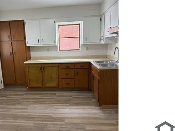 550 Wood St, Pitcairn, PA 15140