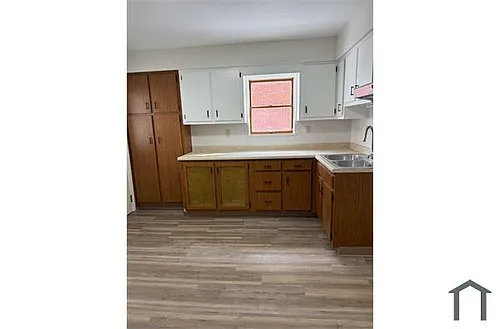 550 Wood St Photo 1