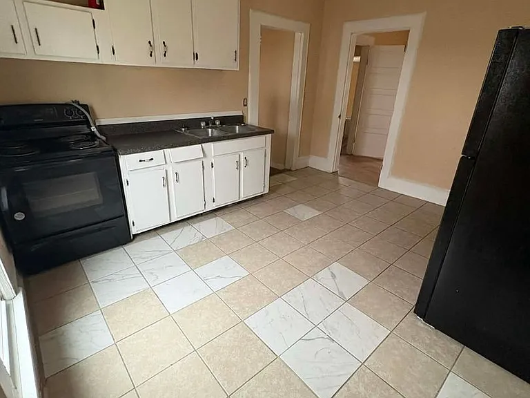 206 N Morgan St — Photo 3