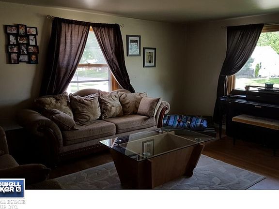 Spacious living room.