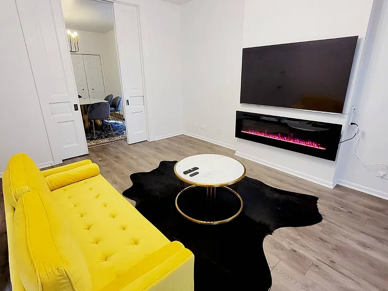 837 N Winchester Ave #2 — Photo 3