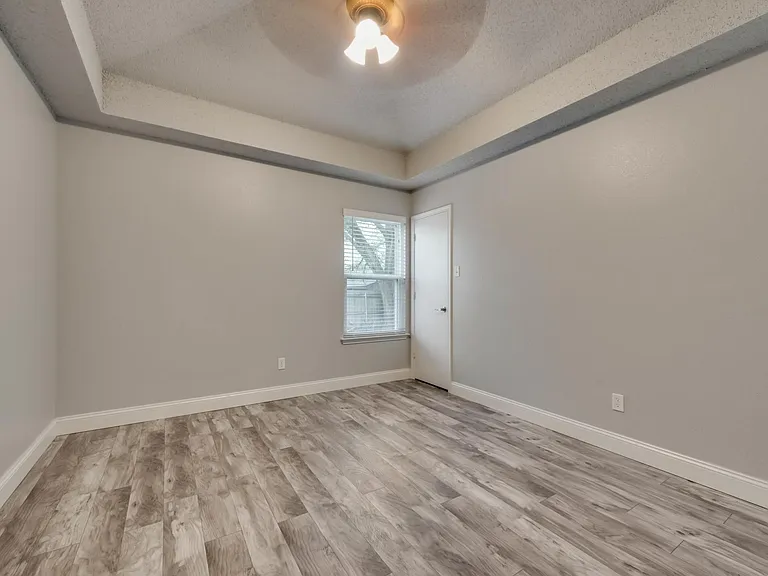 1002 Canary Ln — Photo 12