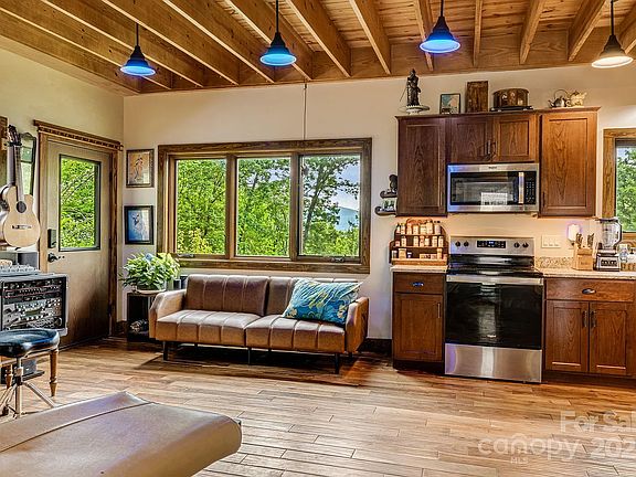 3rd image of 41 Dillingham Estates Trl