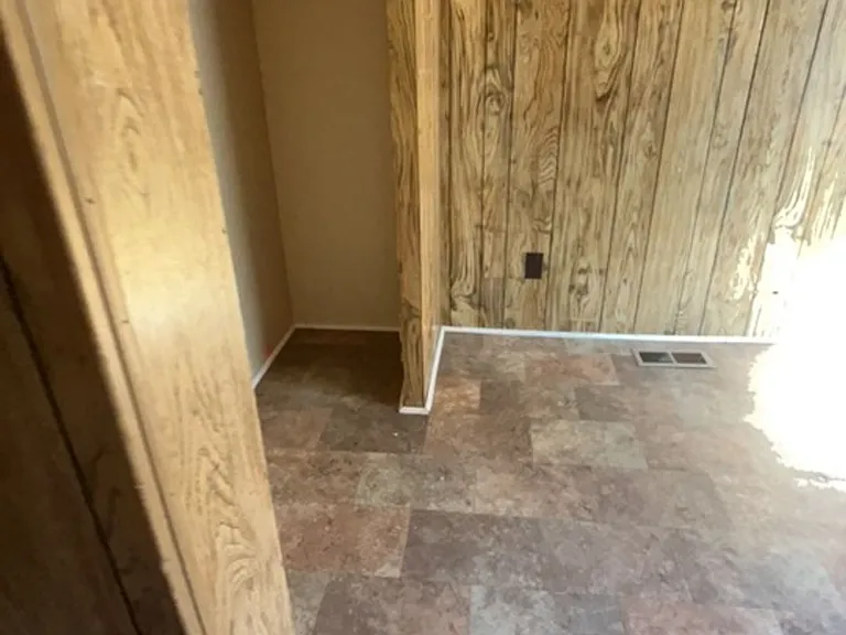 1412 Wells Rd — Photo 3
