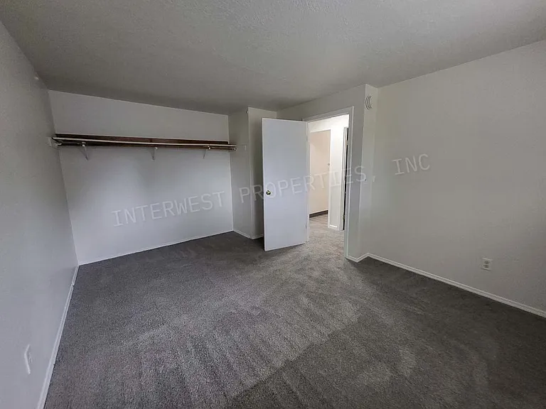 8231 N Fessenden St — Photo 15