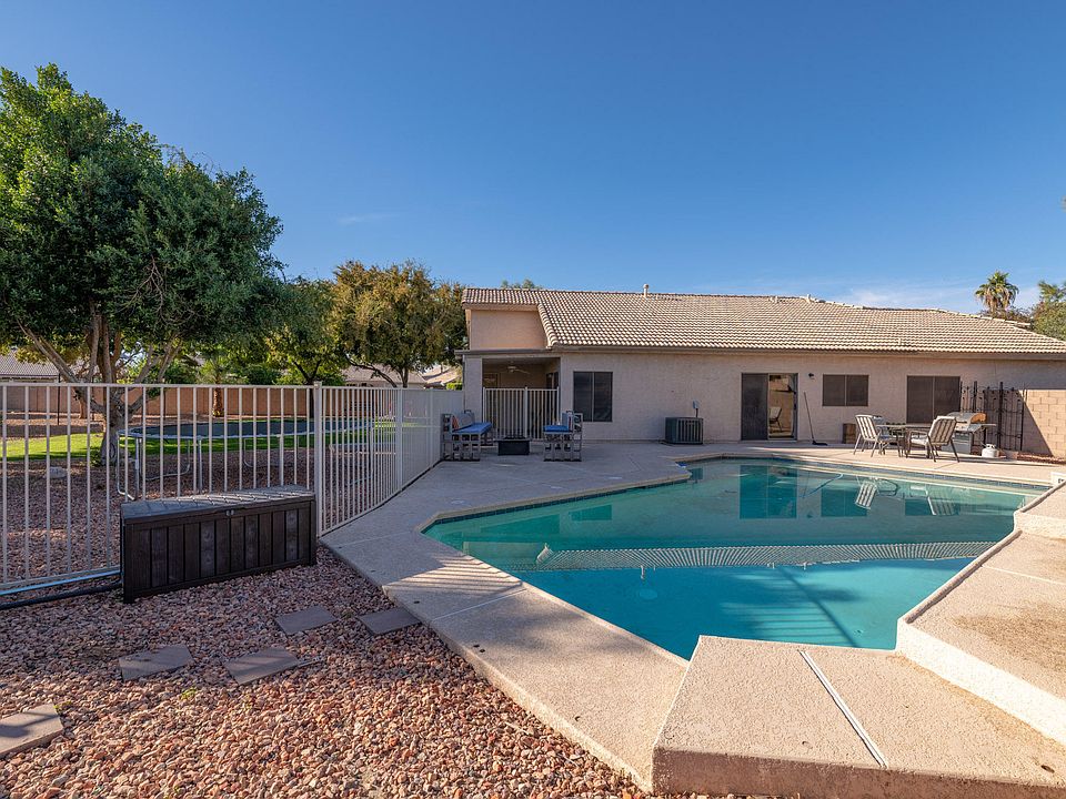 1st image of 1511 E Sunrise Way