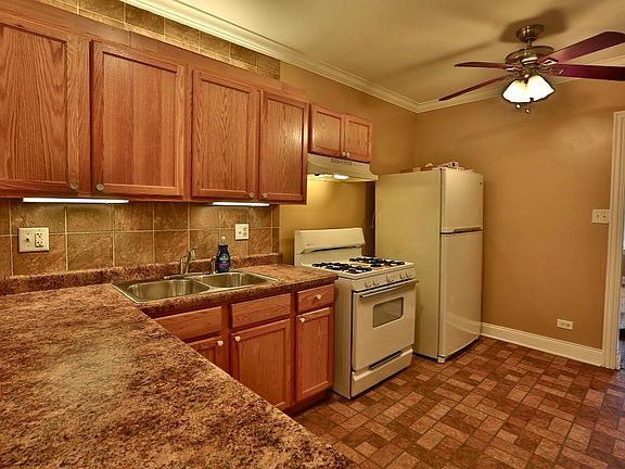 4th image of 5701 S Richmond St #2