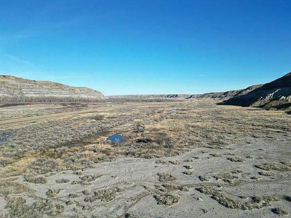 2nd image of SE Six 28 18 W4 Hwy #10