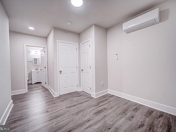 5th image of 332 E Somerset St