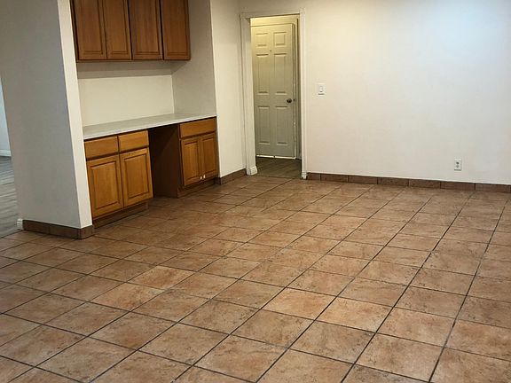 5th image of 3668 N Vineland Ave