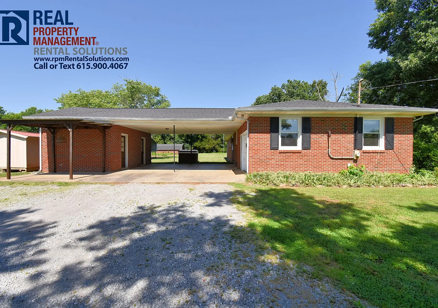 All Brick 3bd 2ba home with attached garage on a large lot! — Photo 3