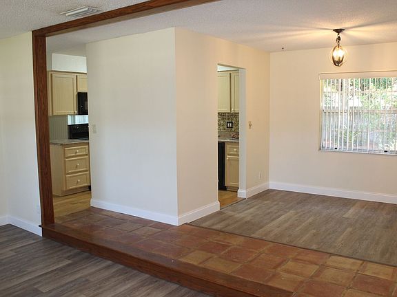 3rd image of 15 Woodlake Dr