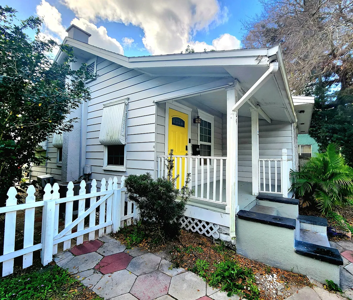 side gate to the rear of the house to access the parking and backdoor - 1504 9th Ave N