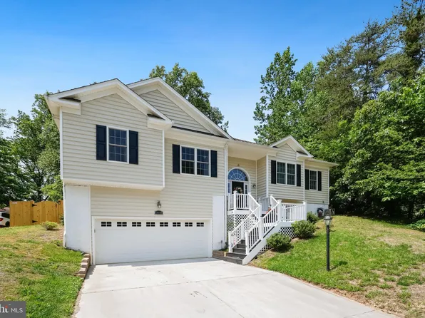 16108 Edgewood Dr, Dumfries, VA 22025