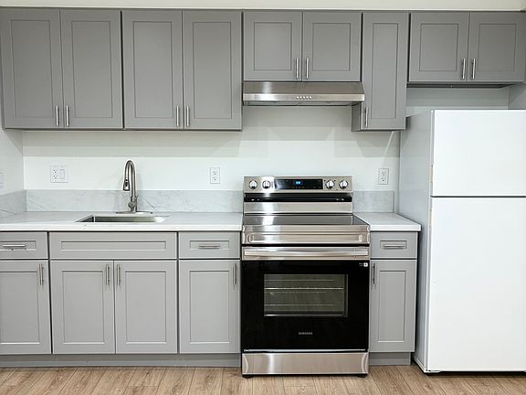 Kitchen w/ Appliances included.