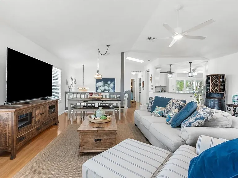 6029 Bayway Ct — Photo 10