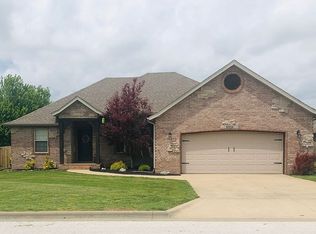 5709 N Seacrest Dr, Ozark, MO 65721
