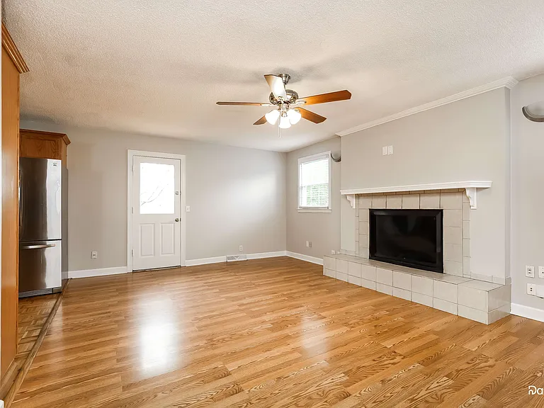 2618 Timberland Dr — Photo 5