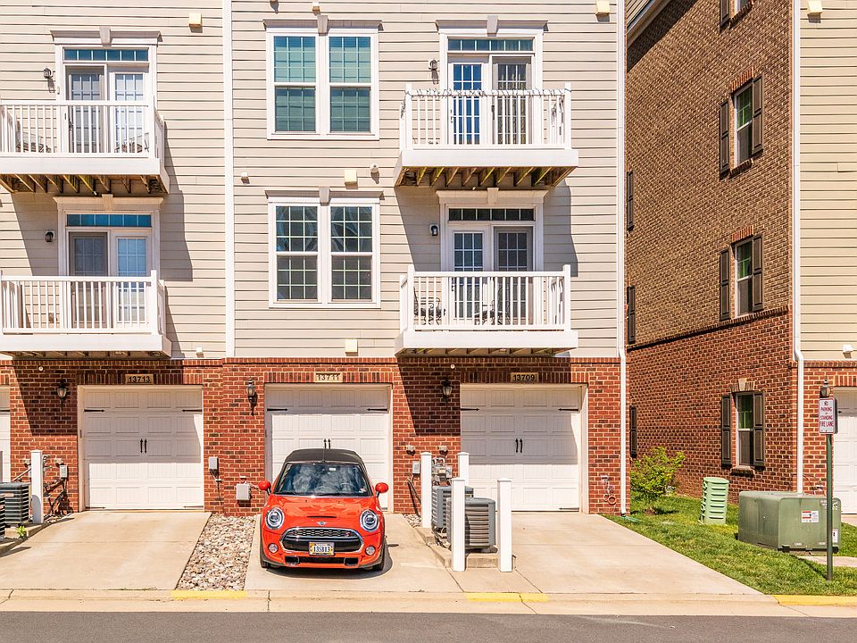 Convenient 1-car garage