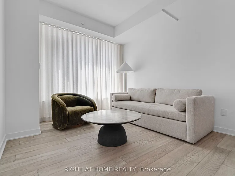 11 Yorkville Ave #2113 — Photo 11
