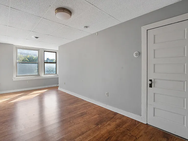 315 N Salina St — Photo 7