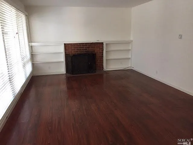 1827 2nd St photo 1