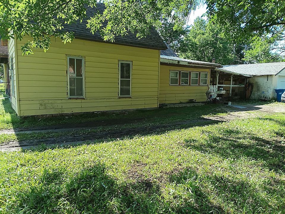 1st image of 118 E Elk St