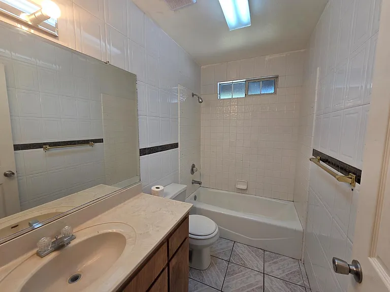 1199 Hawthorn St — Photo 9