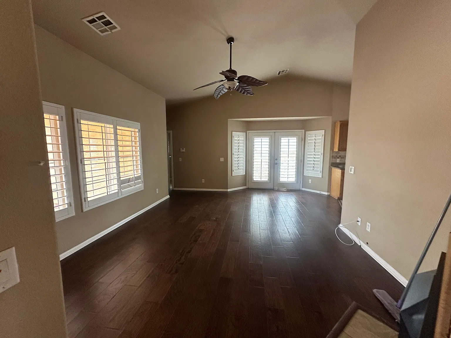 4 bed, 2552 sqft, $3,500 — Photo 3