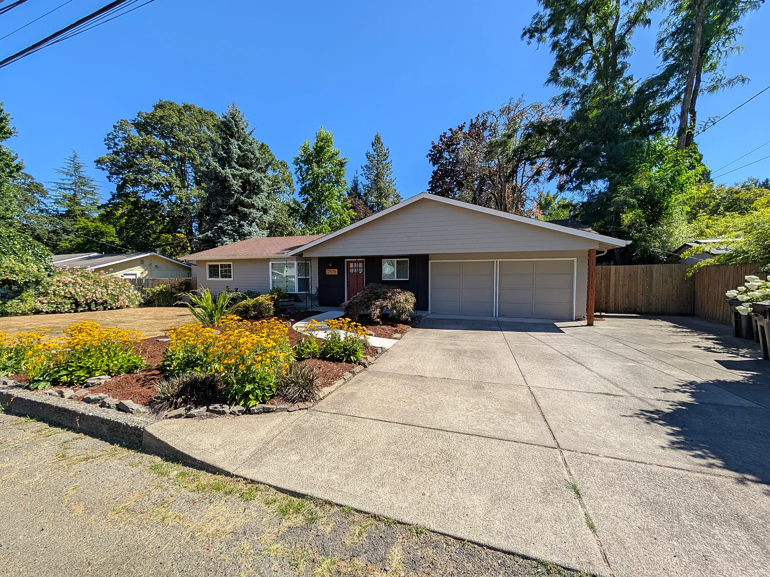 2576 Mark Lane — Photo 3