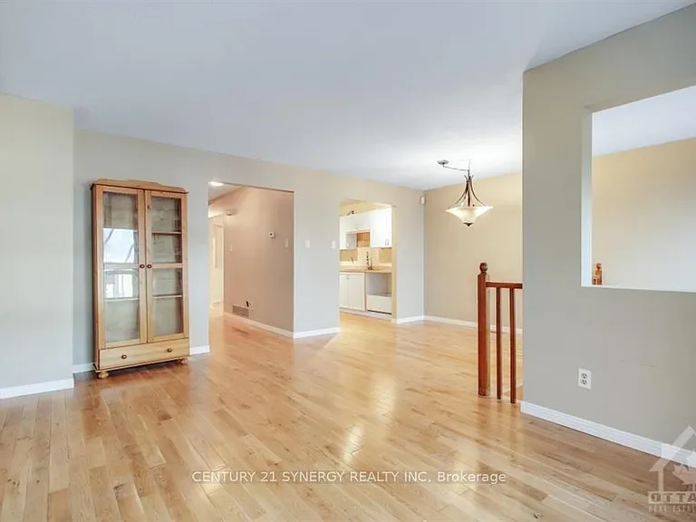 532 Pocono Cres — Photo 9