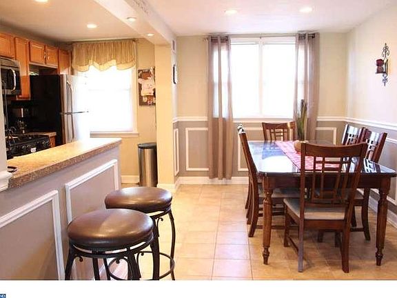 5th image of 2552 Bond Ave